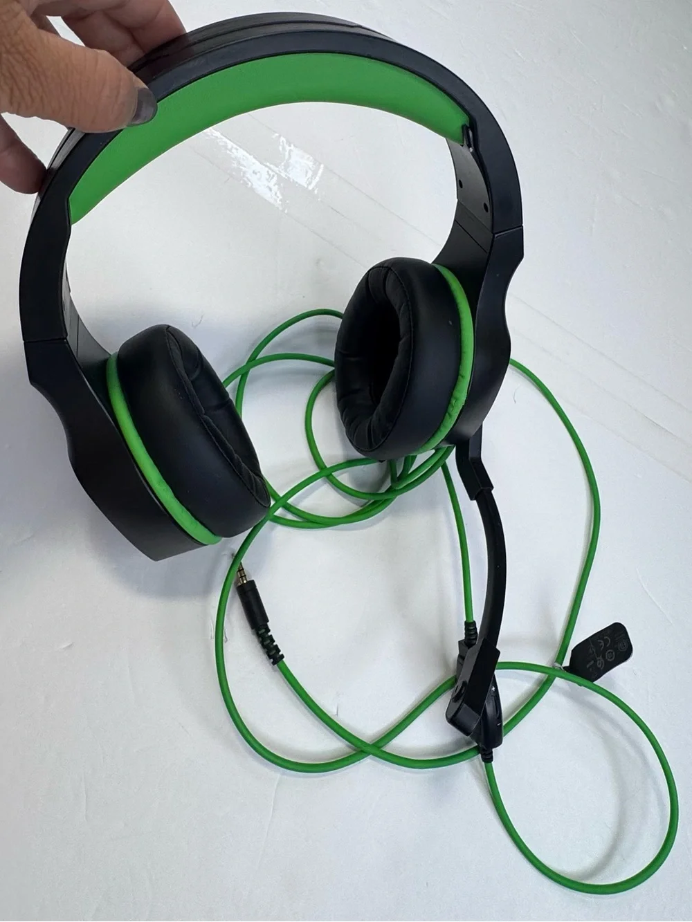 HP Wired Over-Ear Headphones Padded Black/Green 3.5mm Audio Jack Adjustable